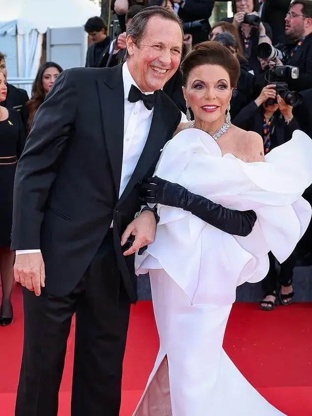 JOAN COLLINS